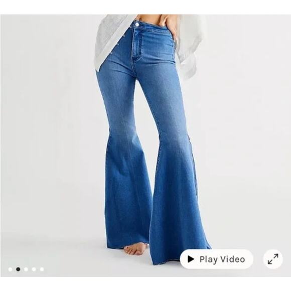 Free People Float on Flare 70s Vibe Blue Denim Trendy Retro Denim Jeans 26 - Picture 1 of 7